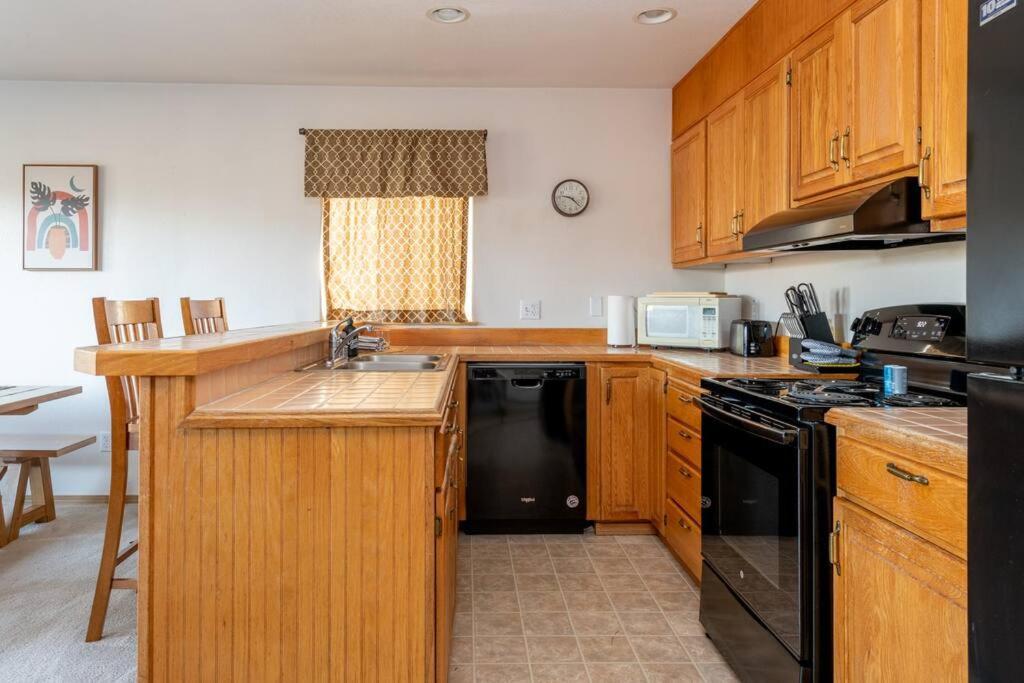 Cozy 2 Bedroom Condo Walking Distance From The Beach Ocean Shores Ngoại thất bức ảnh